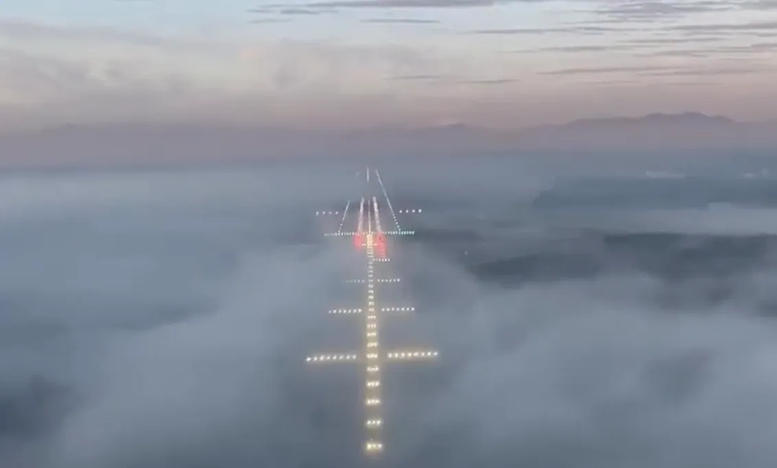 SUPERB VIDEO OF AN A330 LANDING IN FOG