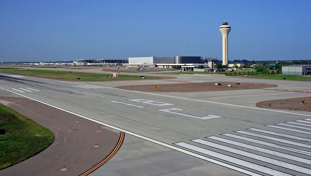 What are the top 10 fastest growing and declining US airports?