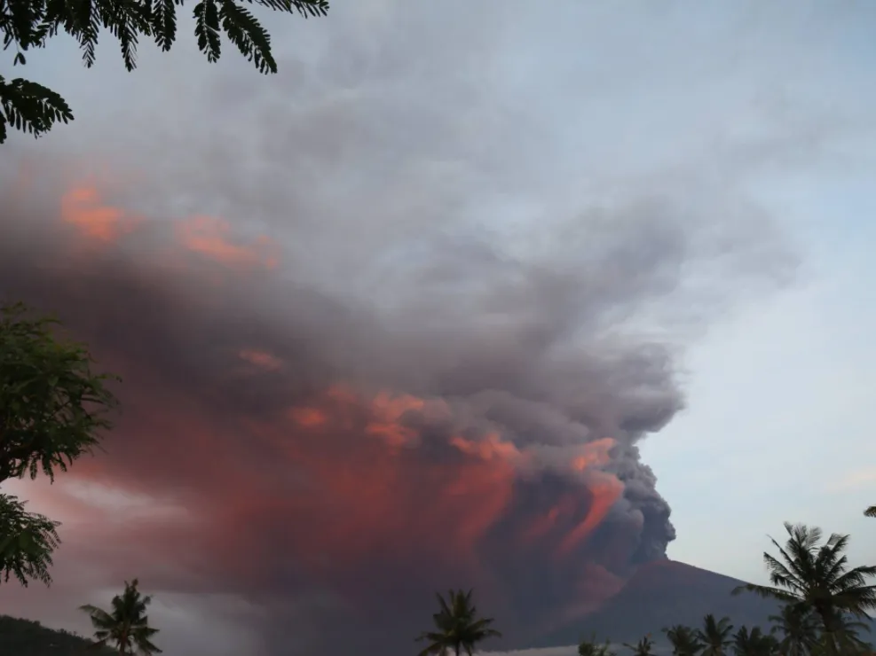 Airlines race to rescue stranded Bali passengers as major eruption looms