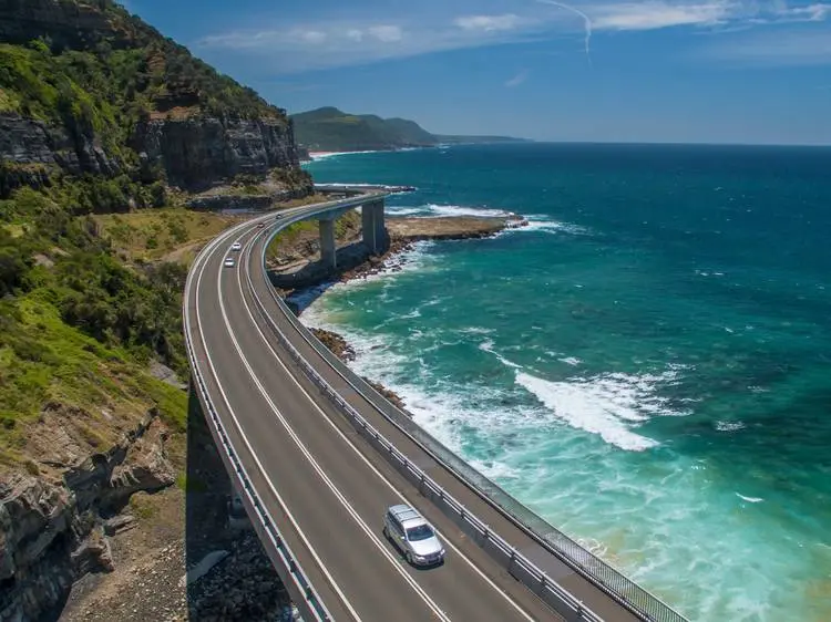 Tips for a safe & fun road trip in countries that drive on the left