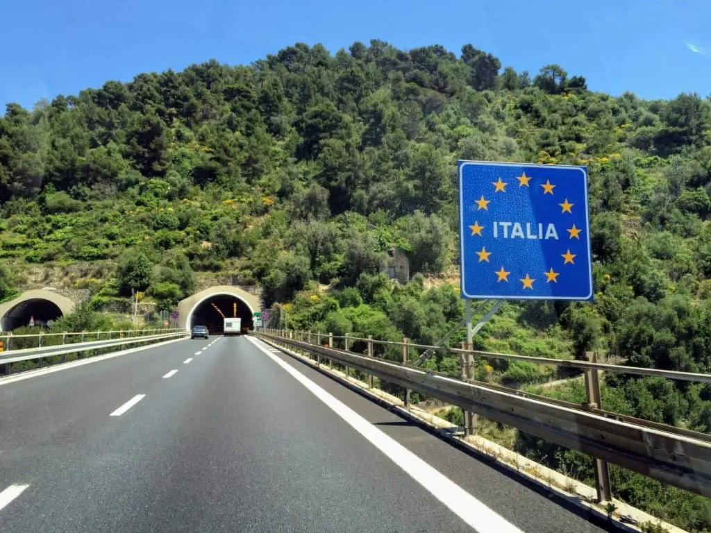 The guide on renting a car and driving in Italy